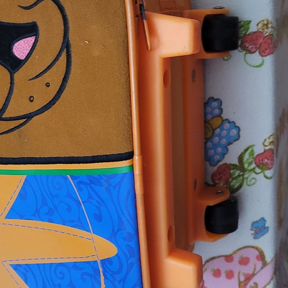 Vintage Y2K Scooby Doo Rolling Suitcase - Picture 5 of 8